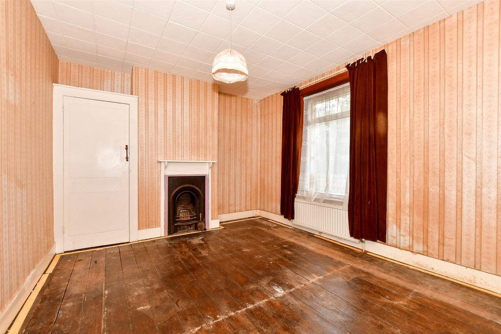 Mayers Road, Walmer, Deal, Kent 2 bed terraced house for sale £180,000