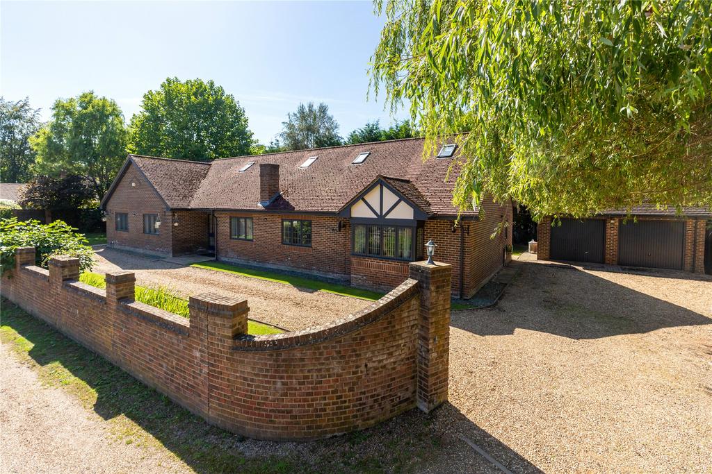 Nine Mile Ride, Finchampstead... 6 bed detached house for sale £1,000,000