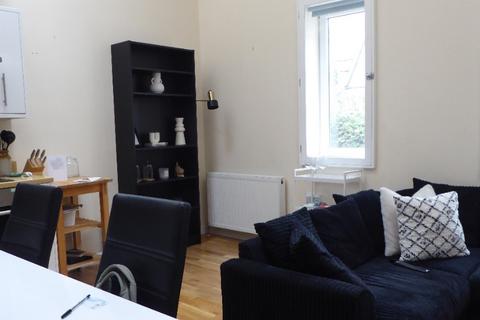 2 bedroom flat to rent, Mentone Gardens, Newington, Edinburgh, EH9