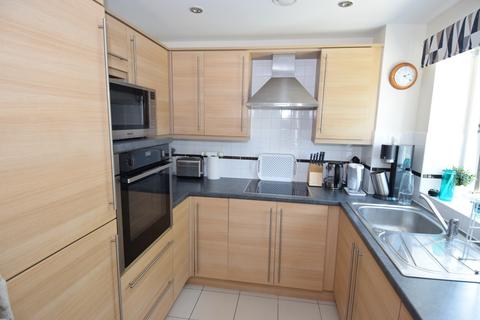 2 bedroom flat for sale, Queen Eleanor Court, Amesbury, SP4 7FU