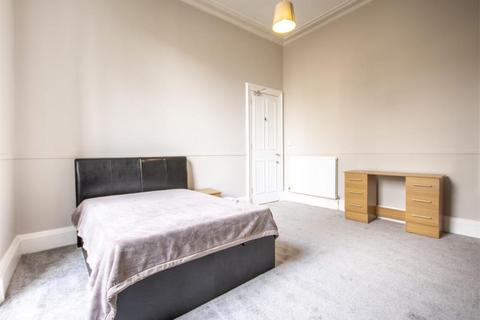 3 bedroom flat share to rent, 0006L – Lutton Place, Edinburgh, EH8 9PD