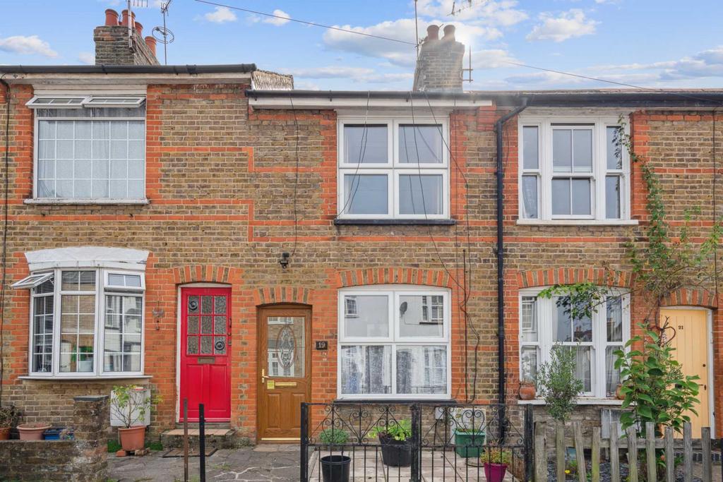 Glencoe Road, Bushey Village 2 bed terraced house for sale £365,000