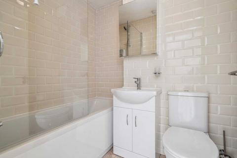 5 Parkside, Watford, WD19 4PW