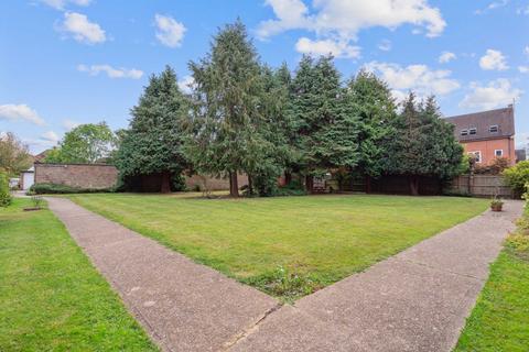 5 Parkside, Watford, WD19 4PW