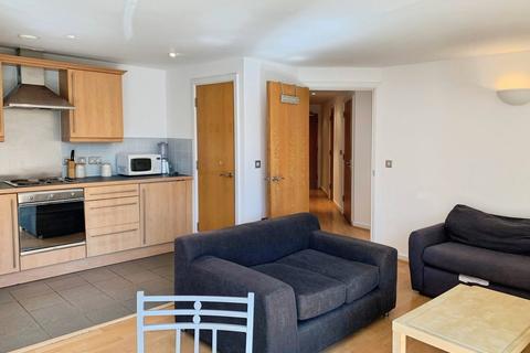 2 bedroom flat to rent, City Walk, Leeds, West Yorkshire, LS11