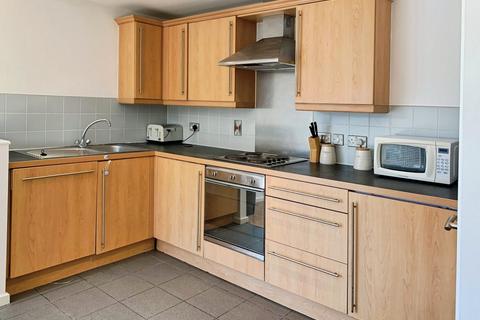 2 bedroom flat to rent, City Walk, Leeds, West Yorkshire, LS11