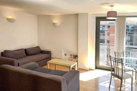 2 bedroom flat to rent, City Walk, Leeds, West Yorkshire, LS11