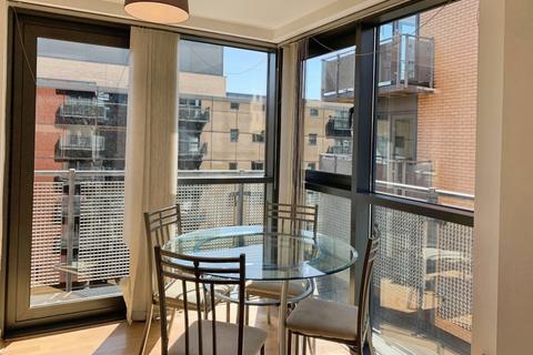 2 bedroom flat to rent, City Walk, Leeds, West Yorkshire, LS11