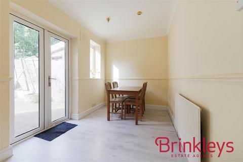 5 Pitt Crescent, London, SW19 8HT