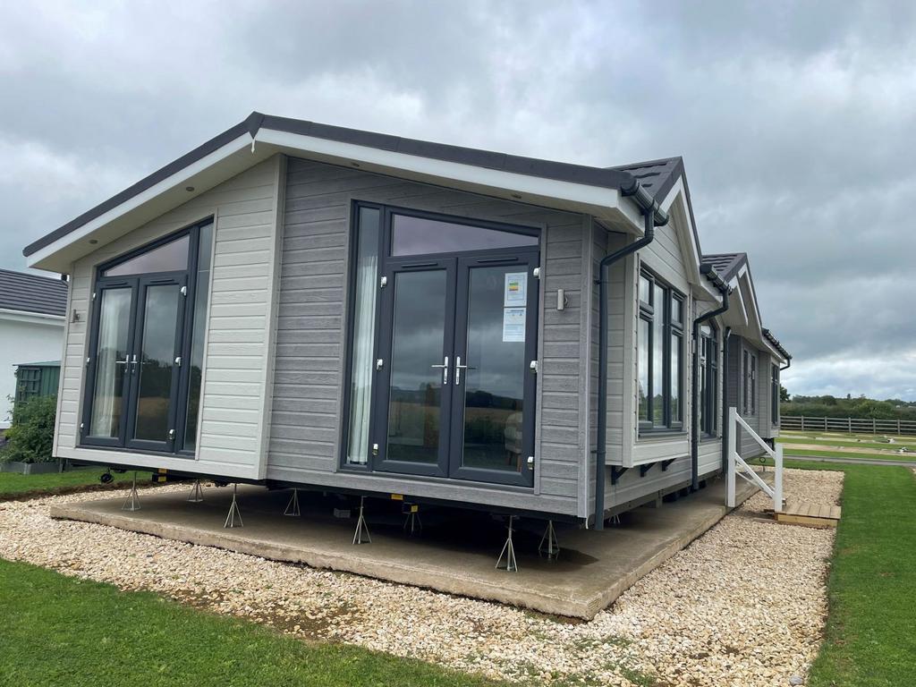 Broadway, Worcestershire, WR12 2 bed park home for sale £379,950