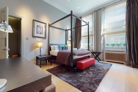 3 bedroom ground floor flat to rent, Cadogan Square