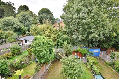 4 bedroom end of terrace house for sale - Oak Hill Crescent, Woodford Green, Essex. IG8 9PR