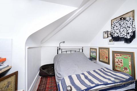 Studio to rent, Fellows Road, London, NW3