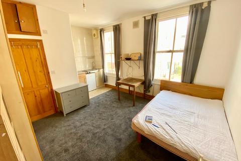 Studio to rent, Islington, N7