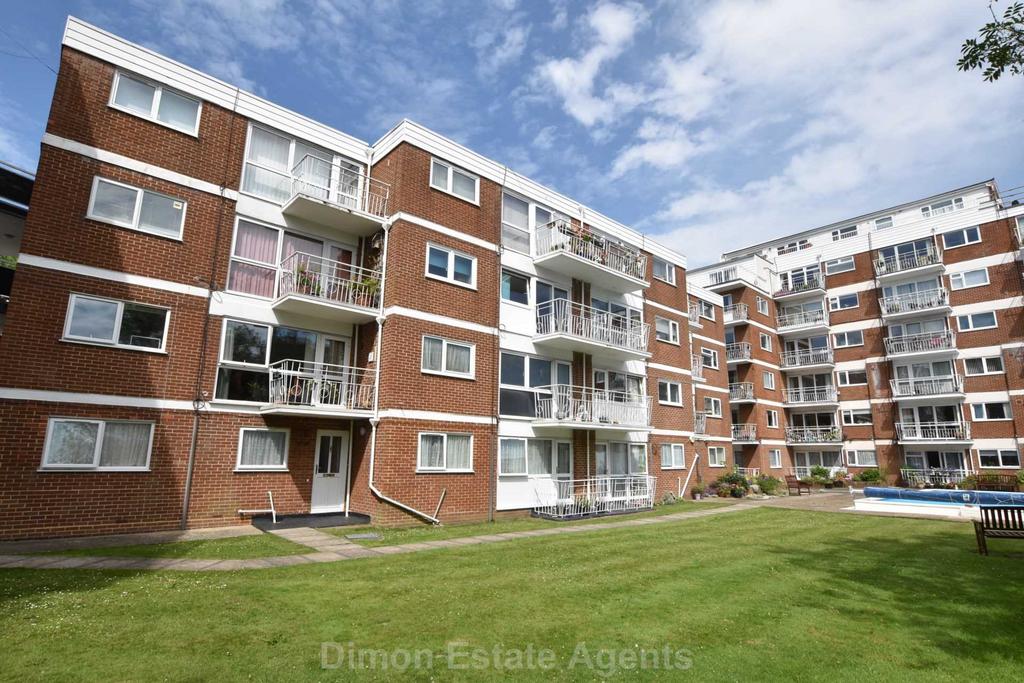 Elmhurst Road, Gosport 2 bed flat for sale £170,000