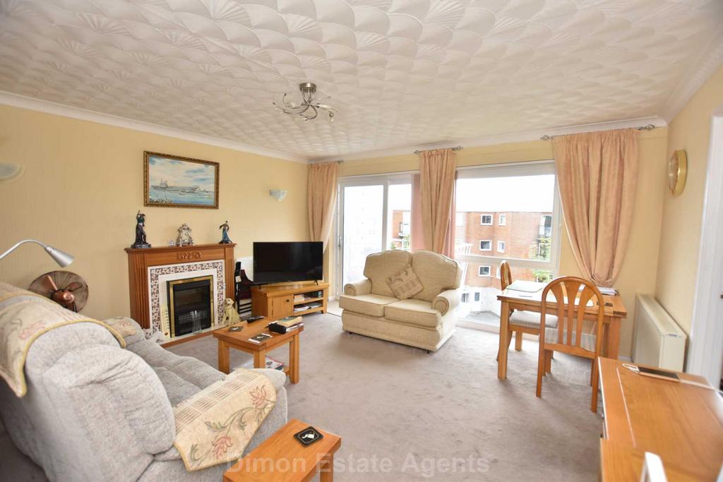 Elmhurst Road, Gosport 2 bed flat for sale £170,000