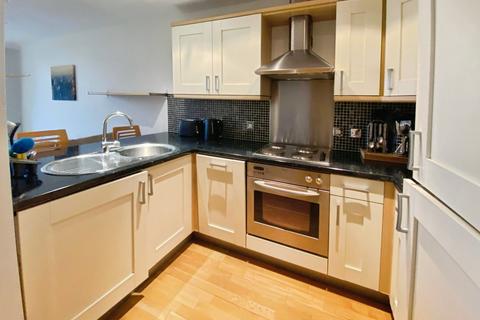 2 bedroom flat to rent, Whitehall Quay, Leeds, West Yorkshire, LS1
