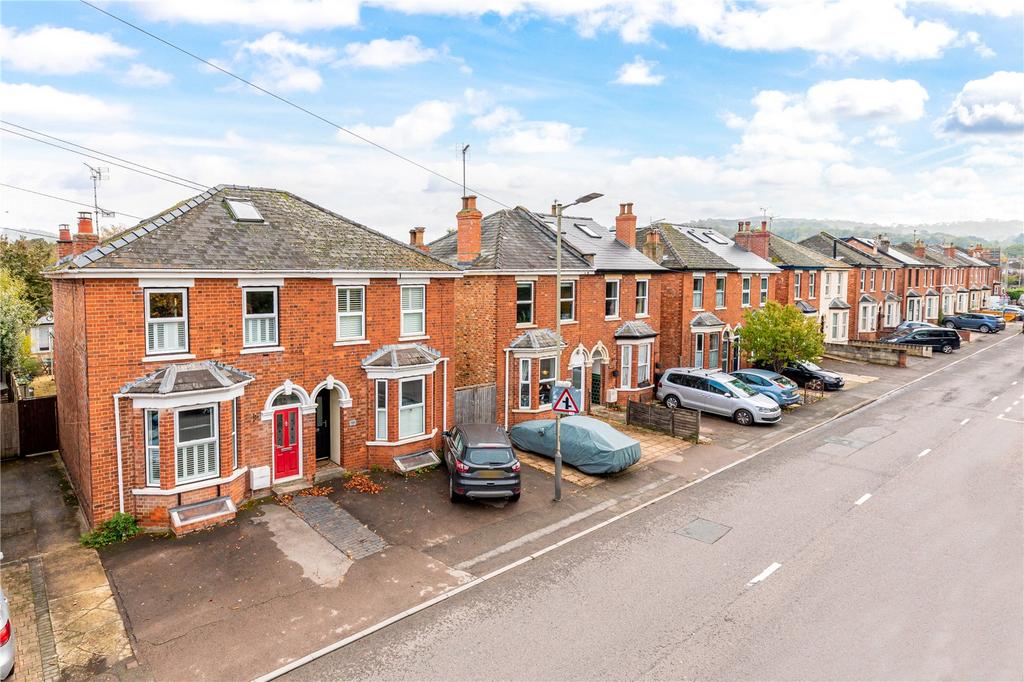 Cirencester Road, Charlton Kings, Cheltenham, GL53 3 bed semidetached