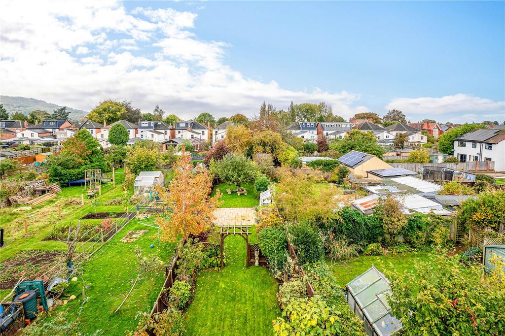 Cirencester Road, Charlton Kings, Cheltenham, GL53 3 bed semidetached