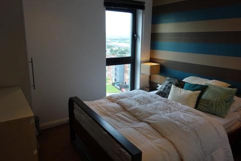 2 bedroom flat to rent, One Brewery Wharf, Leeds, UK, LS10