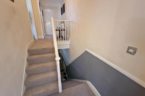 70b Barmeston Road, London, SE6 3BH