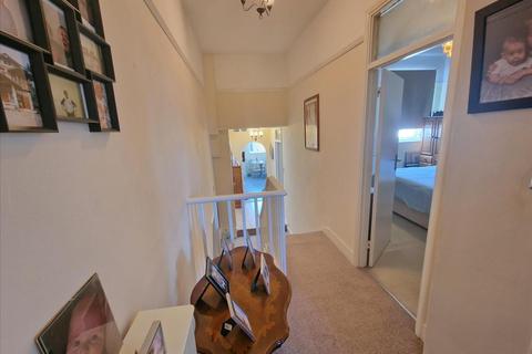 70b Barmeston Road, London, SE6 3BH