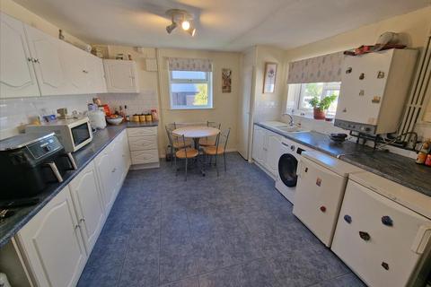 70b Barmeston Road, London, SE6 3BH