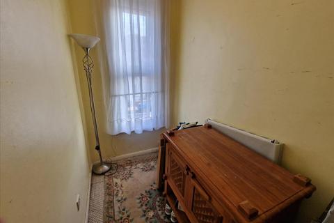 70b Barmeston Road, London, SE6 3BH