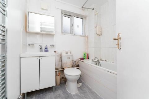 34 Garrick Close, London, W5 1AS
