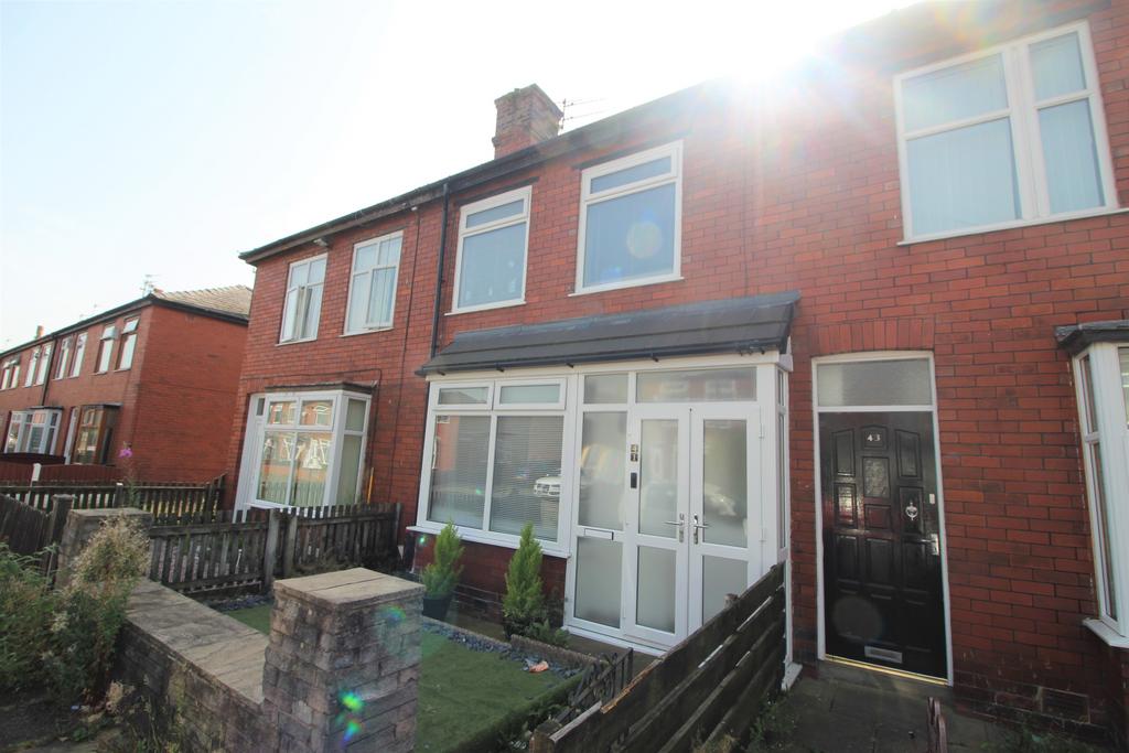 Robert Street, Bury, BL8 3 bed terraced house £900 pcm (£208 pw)