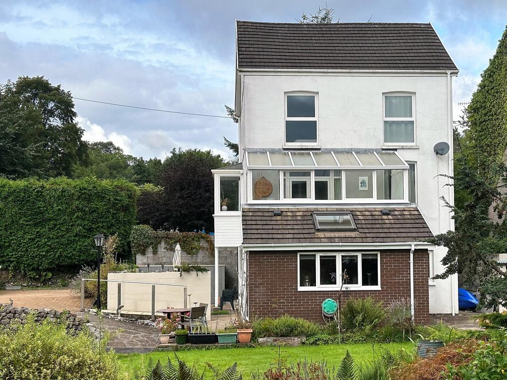 Ynyscedwyn Road, Ystradgynlais, Swansea. 3 bed detached house for sale