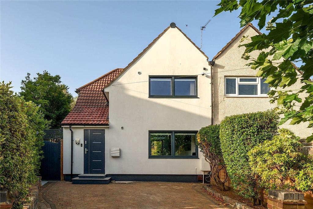 Pepys Crescent, EN5 3 bed semidetached house for sale £795,000