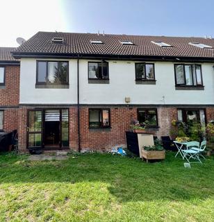 16 Stirling Close, London, SW16 5HH