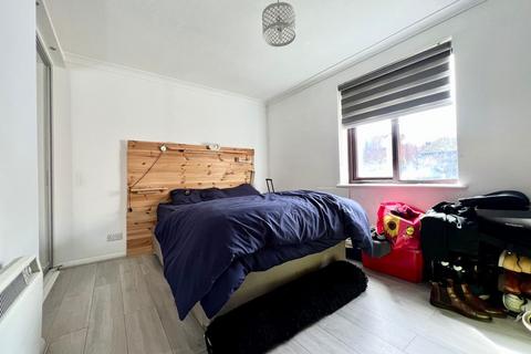 16 Stirling Close, London, SW16 5HH