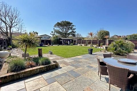 5 bedroom detached house for sale, The Fairway, Aldwick Bay Private Estate, Aldwick, Bognor Regis, West Sussex PO21