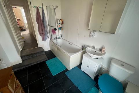 21 King Edwards Road, Enfield, EN3 7DA