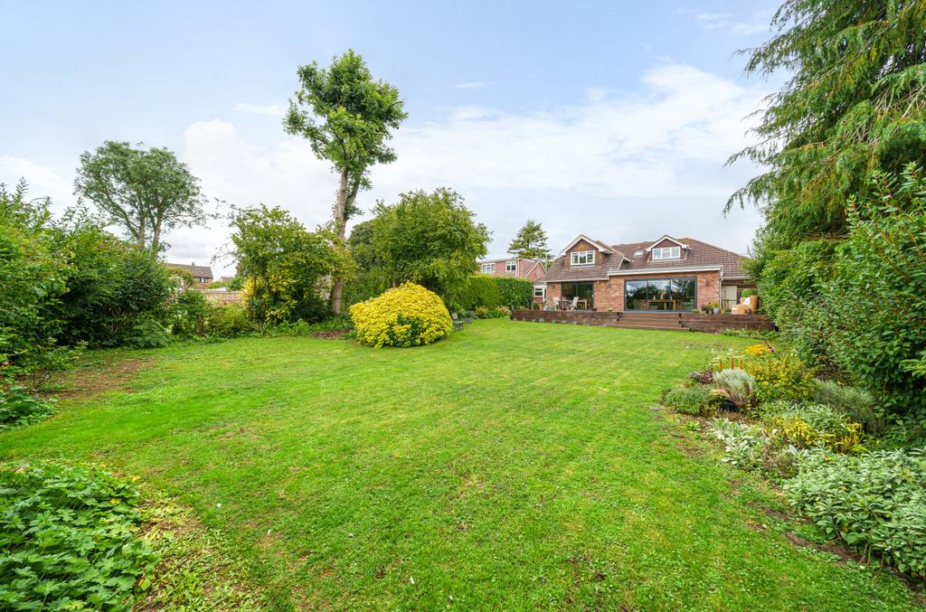 Downs Road, South Wonston, Winchester, Hampshire, SO21 4 bed detached