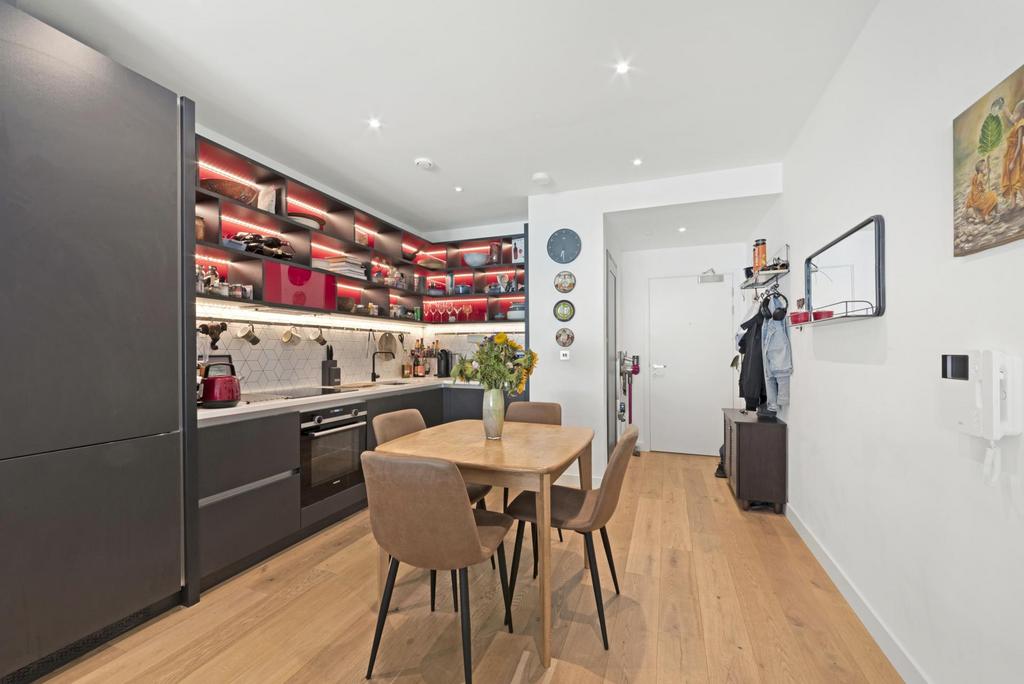 Echo House, London City Island... 1 bed apartment to rent £2,396 pcm