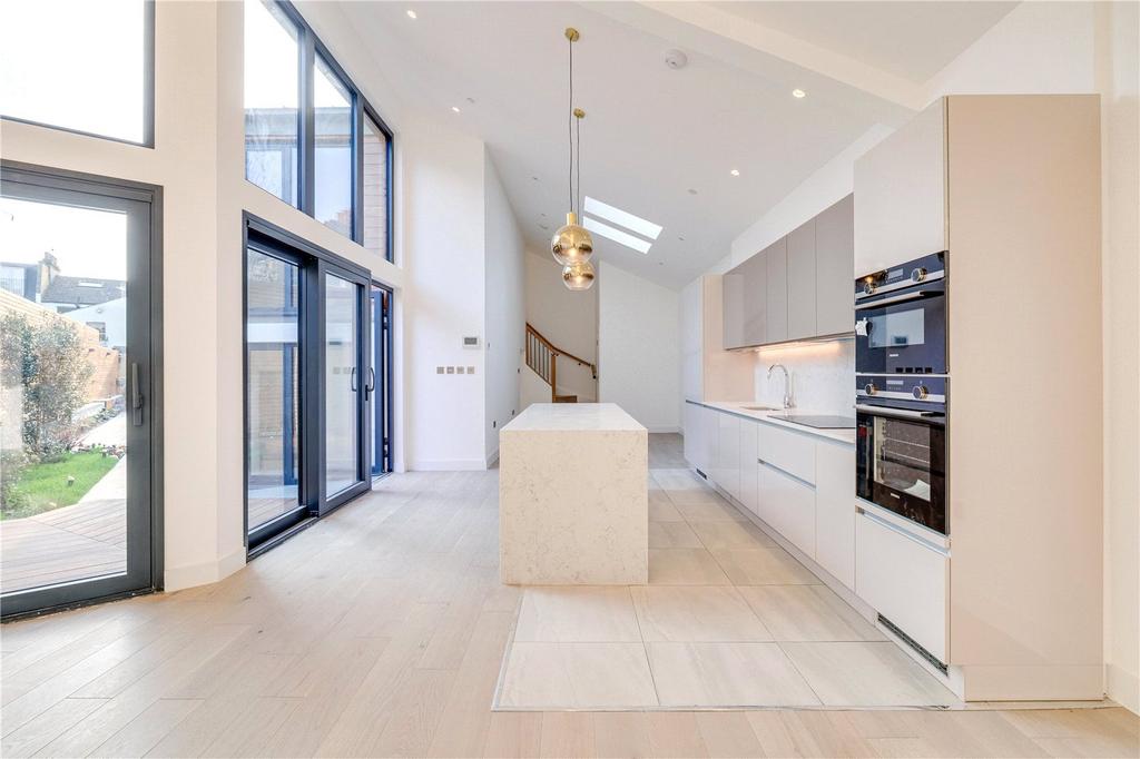 House in London - View 2