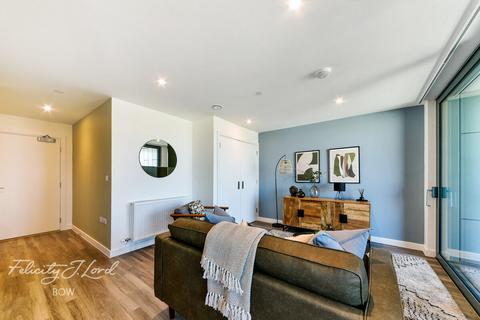 2 bedroom apartment for sale, Bow Creek, London, E3