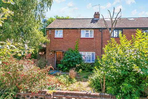 61 Buckingham Road, Richmond, TW10 7EH