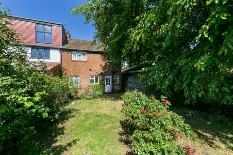61 Buckingham Road, Richmond, TW10 7EH