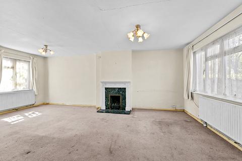 61 Buckingham Road, Richmond, TW10 7EH