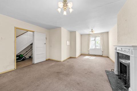 61 Buckingham Road, Richmond, TW10 7EH
