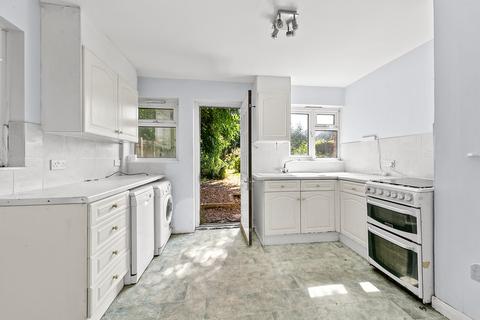 61 Buckingham Road, Richmond, TW10 7EH