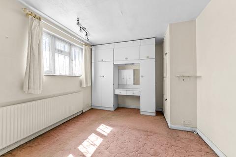 61 Buckingham Road, Richmond, TW10 7EH