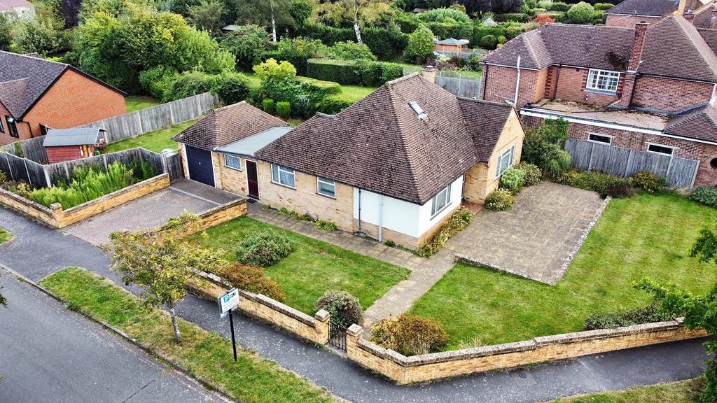Walker Road, Maidenhead 2 bed detached bungalow for sale £675,000