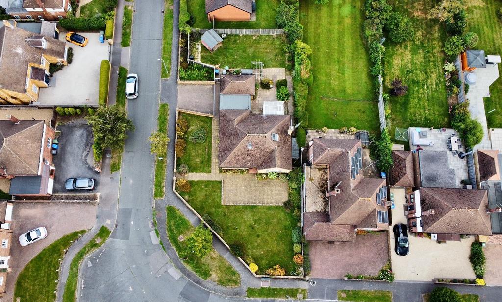 Walker Road, Maidenhead 2 bed detached bungalow for sale £675,000