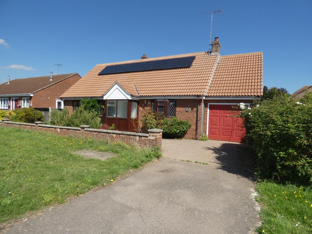 Oakwood Avenue, West Mersea, Colchester, Essex, CO5 8EJ 4 bed detached