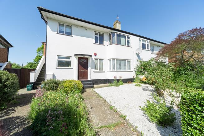 Two bedroom ground floor maisonette with garden